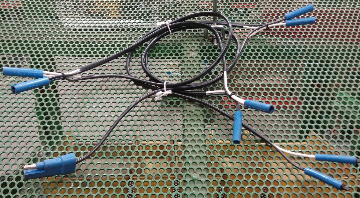 703040360 	HRNS,ID & LICENSE LIGHT